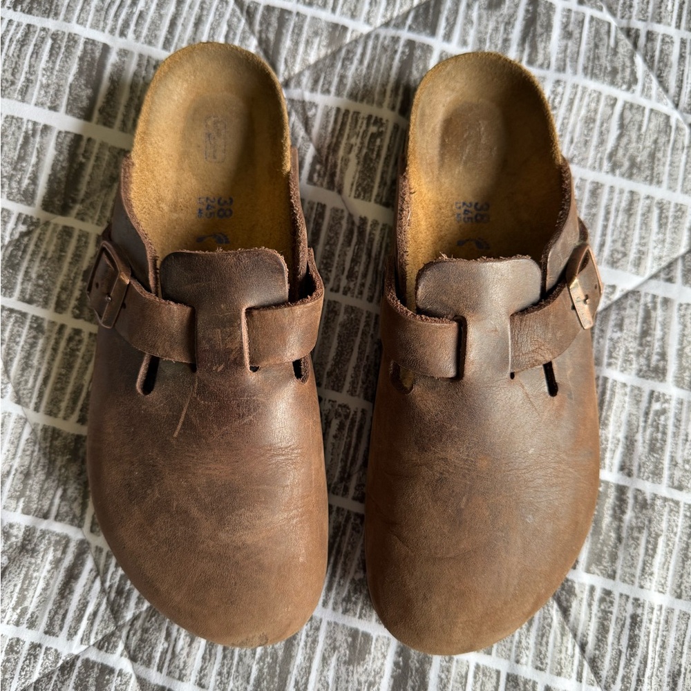 Birkenstock leather Boston clogs